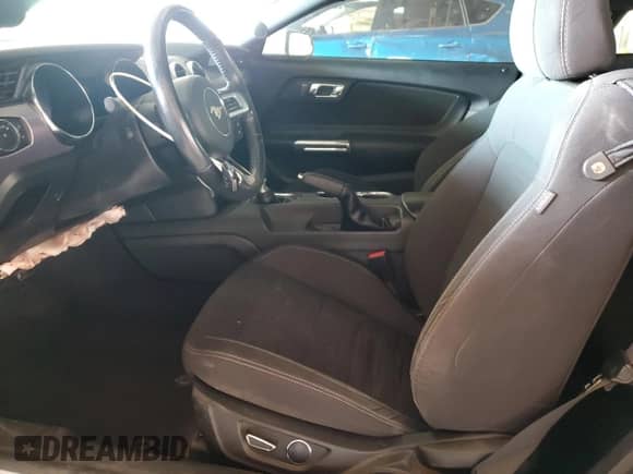 2017 Ford Mustang GT z VIN 1FA6P8CF8H5320031, wystawiony jako Copart lot #84209545 z przebiegiem 71 189 mil mil oraz Szkoda całkowita • Salvage title. Historia ofert i sprzedaży dostępna na DreamBid. Obrazek 7.