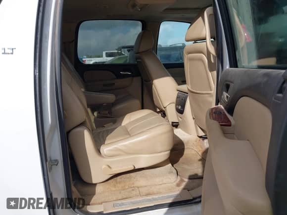 2007 Chevrolet Suburban LTZ z VIN 3GNFC16J47G100560, wystawiony jako IAAI lot #42432799 z przebiegiem 233 595 mil mil oraz . Historia ofert i sprzedaży dostępna na DreamBid. Obrazek 8.