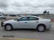 2020 Dodge Charger Police z VIN 2C3CDXKT7LH130458, wystawiony jako IAAI lot #42824039 z przebiegiem 123 319 mil mil oraz . Historia ofert i sprzedaży dostępna na DreamBid. Obrazek 14.
