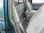 1998 Chevrolet Silverado 2500 с VIN 1GCGK24R3WZ196095, выставлен на аукционе IAAI как лот 41001650 с пробегом 298 347 миль миль и . История ставок и продаж доступна на DreamBid. Изображение 8.