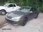 2005 Toyota Camry STD with VIN 4T1BE32K05U640893, listed as a IAAI auction lot 42909908 with 155,257 mi miles and . Bid and sale history available at DreamBid. Image 2.