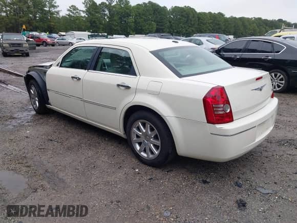 2010 Chrysler 300 Touring Signature с VIN 2C3CA5CV1AH136699, выставлен на аукционе IAAI как лот 43179075 с пробегом 169 711 миль миль и . История ставок и продаж доступна на DreamBid. Изображение 3.