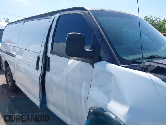 2017 Chevrolet Express Cargo z VIN 1GCZGHFG1H1340415, wystawiony jako IAAI lot #41475585 z przebiegiem Nie podano mil oraz . Historia ofert i sprzedaży dostępna na DreamBid. Obrazek 13.
