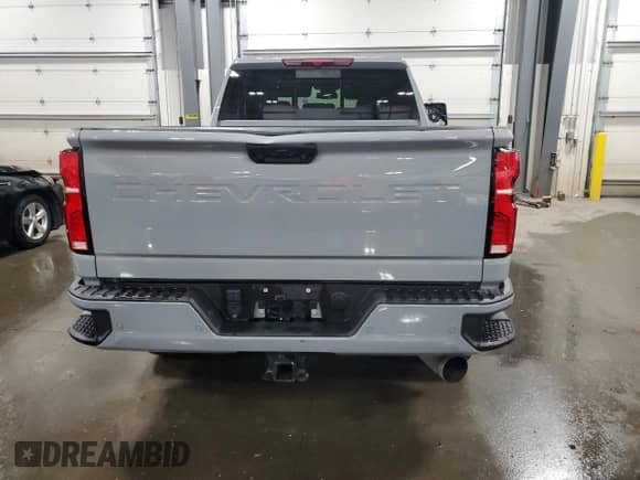 2024 Chevrolet Silverado 3500HD LTZ z VIN 2GC4YUEY0R1209028, wystawiony jako Copart lot #68460955 z przebiegiem 34 188 mil mil oraz Szkoda całkowita • Salvage title. Historia ofert i sprzedaży dostępna na DreamBid. Obrazek 6.