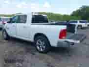 2016 Ram 1500 Lone Star z VIN 1C6RR6LT4GS241720, wystawiony jako IAAI lot #43158166 z przebiegiem 239 746 mil mil oraz . Historia ofert i sprzedaży dostępna na DreamBid. Obrazek 3.