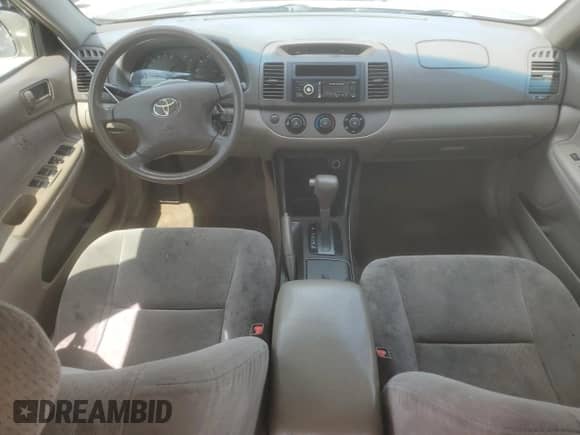 2002 Toyota Camry XLE z VIN 4T1BE32K32U522526, wystawiony jako Copart lot #85570695 z przebiegiem 119 936 mil mil oraz Czysty tytuł • Clean title. Historia ofert i sprzedaży dostępna na DreamBid. Obrazek 8.