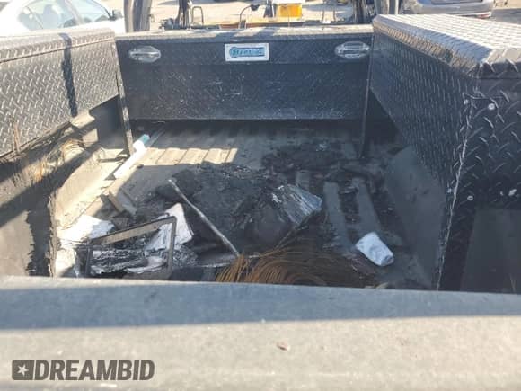 2017 Ram 1500 z VIN 3C6JR6DM3HG550804, wystawiony jako Copart lot #77777183 z przebiegiem Nie podano mil oraz Nie do naprawy • Non repairable. Historia ofert i sprzedaży dostępna na DreamBid. Obrazek 10.