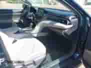 2021 Toyota Camry SE Nightshade z VIN 4T1G11AKXMU523439, wystawiony jako IAAI lot #43122074 z przebiegiem 66 261 mil mil oraz . Historia ofert i sprzedaży dostępna na DreamBid. Obrazek 5.