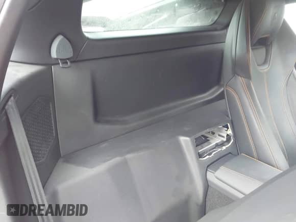 2015 Lamborghini Huracan z VIN ZHWUC1ZFXFLA02670, wystawiony jako IAAI lot #43213337 z przebiegiem 13 840 mil mil oraz . Historia ofert i sprzedaży dostępna na DreamBid. Obrazek 8.