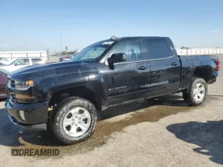 2018 Chevrolet Silverado 1500 LT z VIN 3GCUKREC3JG516403, wystawiony jako Copart lot #82135815 z przebiegiem 138 927 mil mil oraz Szkoda całkowita • Salvage title. Historia ofert i sprzedaży dostępna na DreamBid. Obrazek 1.