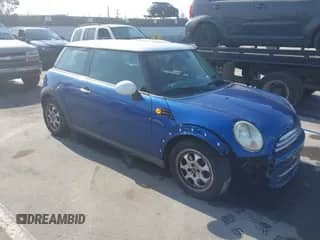 2012 MINI Hardtop z VIN WMWSU3C57CT261972, wystawiony jako IAAI lot #42965784 z przebiegiem 208 929 mil mil oraz . Historia ofert i sprzedaży dostępna na DreamBid. Obrazek 1.