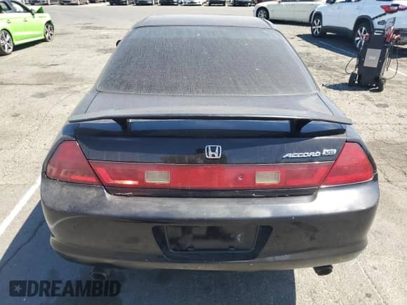 2000 Honda Accord EX with VIN 1HGCG2251YA008385, listed as a Copart auction lot 69882435 with 275,241 mi miles and Salvage title. Bid and sale history available at DreamBid. Image 6.