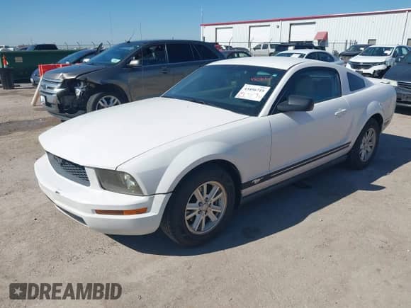 2008 Ford Mustang Deluxe with VIN 1ZVHT80N285172725, listed as a IAAI auction lot 43456715 with 55,173 mi miles and . Bid and sale history available at DreamBid. Image 17.
