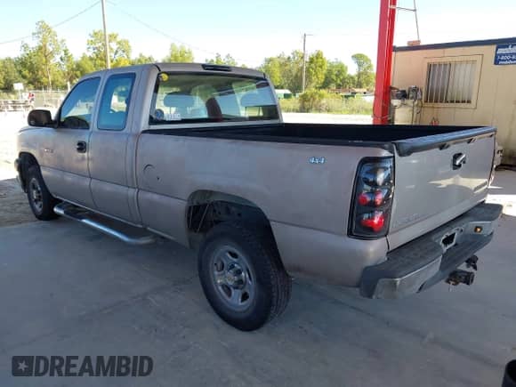 2004 Chevrolet Silverado 1500 Z71 z VIN 1GCEK19V04E259987, wystawiony jako IAAI lot #43499396 z przebiegiem 172 435 mil mil oraz . Historia ofert i sprzedaży dostępna na DreamBid. Obrazek 3.