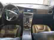 2015 Volvo S60 T5 Platinum с VIN YV1612TM2F2353008, выставлен на аукционе Copart как лот 69185513 с пробегом 70 403 миль миль и . История ставок и продаж доступна на DreamBid. Изображение 8.