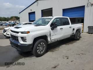 2022 Chevrolet Silverado 2500HD Custom z VIN 1GC4YME71NF355741, wystawiony jako Copart lot #67681805 z przebiegiem 14 194 mil mil oraz Szkoda całkowita • Salvage title. Historia ofert i sprzedaży dostępna na DreamBid. Obrazek 1.