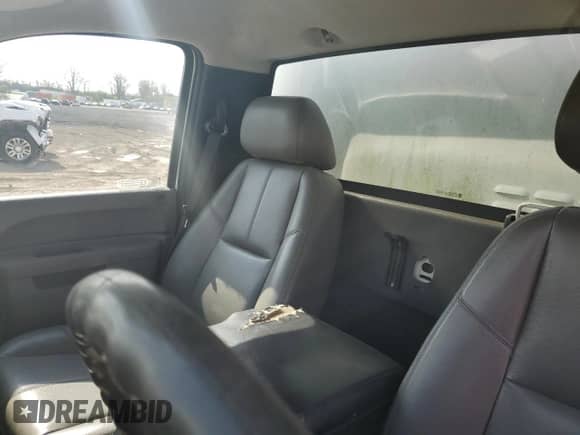 2012 Chevrolet Silverado 3500HD Work Truck z VIN 1GB3CZCG2CF193551, wystawiony jako Copart lot #56550675 z przebiegiem 162 098 mil mil oraz Czysty tytuł • Clean title. Historia ofert i sprzedaży dostępna na DreamBid. Obrazek 11.