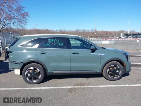 2025 Kia Sorento SX Prestige with VIN KNDRKDJG3S5293662, listed as a IAAI auction lot 41886980 with 6,203 mi miles and . Bid and sale history available at DreamBid. Image 13.