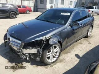 2013 Mercedes-Benz C 250 Sport с VIN WDDGF4HB3DA863066, выставлен на аукционе Copart как лот 70184225 с пробегом 75 974 миль миль и Чистый • Clean title. История ставок и продаж доступна на DreamBid. Изображение 1.