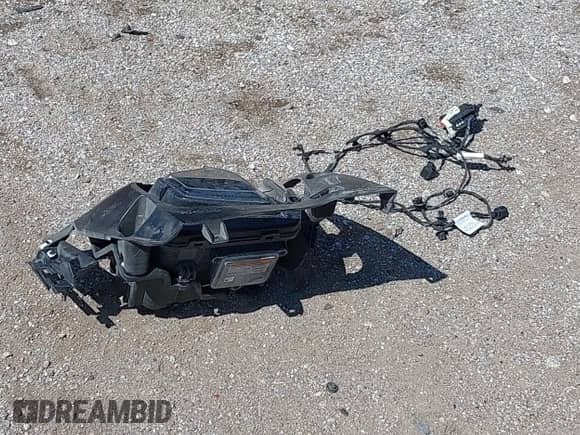 2020 Chevrolet Blazer LT z VIN 3GNKBHRS7LS671787, wystawiony jako IAAI lot #42540314 z przebiegiem 40 203 mil mil oraz . Historia ofert i sprzedaży dostępna na DreamBid. Obrazek 12.