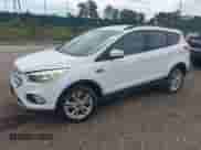 2018 Ford Escape SE с VIN 1FMCU9GD1JUA17586, выставлен на аукционе IAAI как лот 43243779 с пробегом Не указан миль и . История ставок и продаж доступна на DreamBid. Изображение 2.