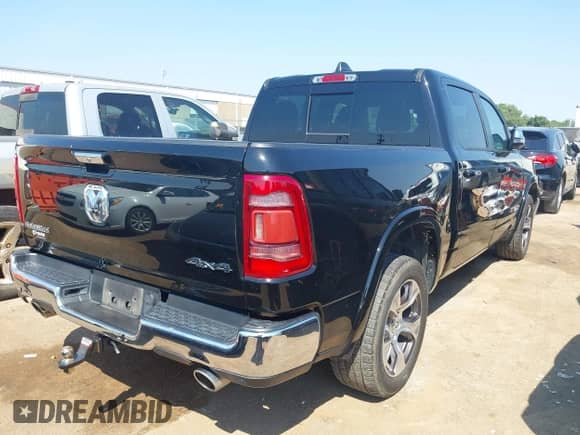 2022 Ram 1500 Laramie z VIN 1C6SRFJT1NN208156, wystawiony jako IAAI lot #42939525 z przebiegiem 61 304 mil mil oraz . Historia ofert i sprzedaży dostępna na DreamBid. Obrazek 4.