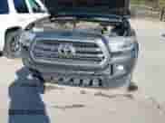2017 Toyota Tacoma TRD Off Road z VIN 5TFAZ5CN9HX033838, wystawiony jako IAAI lot #43364641 z przebiegiem 196 091 mil mil oraz . Historia ofert i sprzedaży dostępna na DreamBid. Obrazek 6.