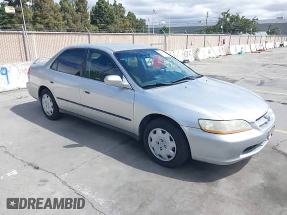 2000 Honda Accord LX с VIN JHMCG6658YC000903, выставлен на аукционе IAAI как лот 42808932 с пробегом 208 541 миль миль и . История ставок и продаж доступна на DreamBid. Изображение 1.