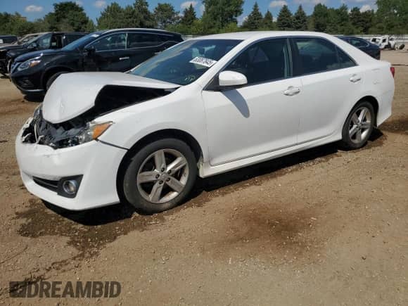 2014 Toyota Camry LE z VIN 4T1BF1FK2EU390083, wystawiony jako Copart lot #63087845 z przebiegiem 193 311 mil mil oraz Szkoda całkowita • Salvage title. Historia ofert i sprzedaży dostępna na DreamBid. Obrazek 1.