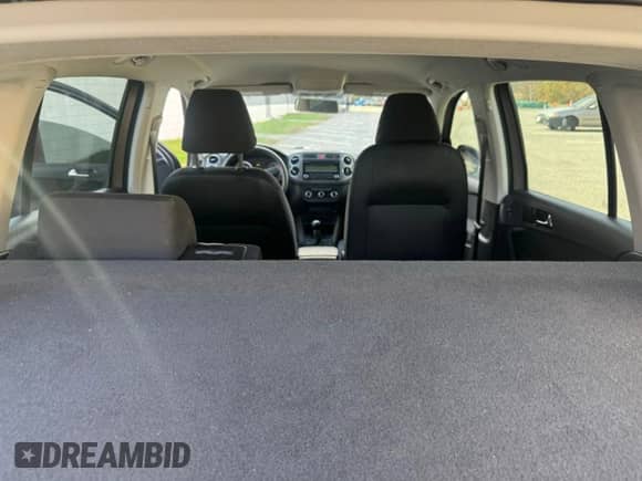 2011 Volkswagen Tiguan S с VIN WVGCV7AX1BW502417, выставлен на аукционе Copart как лот 90129615 с пробегом 187 426 миль миль и Чистый • Clean title. История ставок и продаж доступна на DreamBid. Изображение 9.