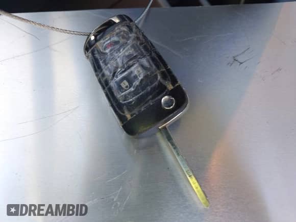 2013 Chevrolet Sonic LT z VIN 1G1JC5SG1D4163184, wystawiony jako IAAI lot #43299118 z przebiegiem 131 205 mil mil oraz . Historia ofert i sprzedaży dostępna na DreamBid. Obrazek 11.