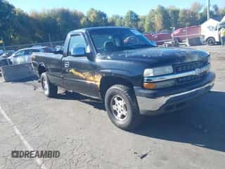 2000 Chevrolet Silverado 1500 z VIN 1GCEK14T2YE137496, wystawiony jako IAAI lot #43428621 z przebiegiem 174 871 mil mil oraz . Historia ofert i sprzedaży dostępna na DreamBid. Obrazek 1.