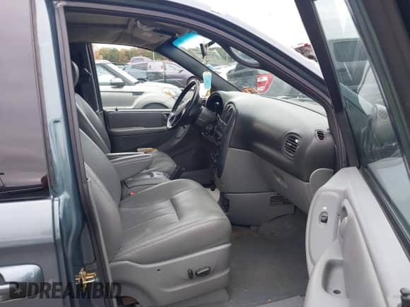 2005 Dodge Caravan SXT with VIN 2D4GP44L05R149059, listed as a IAAI auction lot 43448089 with 223,260 mi miles and . Bid and sale history available at DreamBid. Image 5.