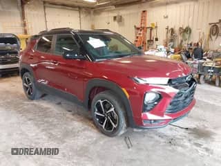 2022 Chevrolet TrailBlazer RS z VIN KL79MUSLXNB133965, wystawiony jako IAAI lot #42527132 z przebiegiem 9 902 mil mil oraz . Historia ofert i sprzedaży dostępna na DreamBid. Obrazek 1.