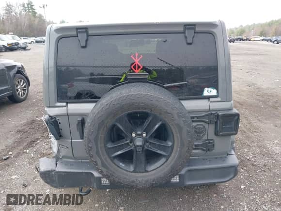 2021 Jeep Wrangler Unlimited Sahara Altitude z VIN 1C4HJXEG5MW519112, wystawiony jako IAAI lot #42086926 z przebiegiem 42 951 mil mil oraz . Historia ofert i sprzedaży dostępna na DreamBid. Obrazek 17.