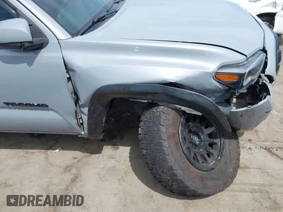 2018 Toyota Tacoma SR5 с VIN 3TMAZ5CN4JM053944, выставлен на аукционе IAAI как лот 43056129 с пробегом 117 564 миль миль и . История ставок и продаж доступна на DreamBid. Изображение 6.
