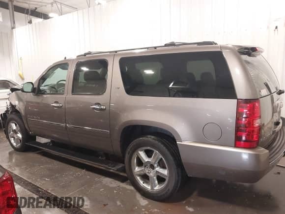 2014 Chevrolet Suburban LTZ z VIN 1GNSKKE73ER178600, wystawiony jako IAAI lot #41893913 z przebiegiem 193 780 mil mil oraz . Historia ofert i sprzedaży dostępna na DreamBid. Obrazek 14.