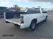 2001 Chevrolet Silverado 1500 z VIN 1GCEC14W71Z217897, wystawiony jako IAAI lot #43486562 z przebiegiem 239 040 mil mil oraz . Historia ofert i sprzedaży dostępna na DreamBid. Obrazek 4.