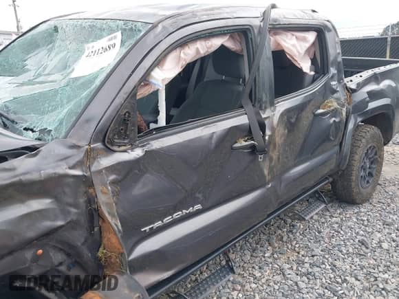 2017 Toyota Tacoma SR5 with VIN 5TFAZ5CN5HX036932, listed as a IAAI auction lot 42112689 with 120,379 mi miles and . Bid and sale history available at DreamBid. Image 20.