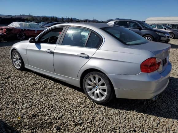 2006 BMW 3 Series 330i с VIN WBAVB33516PS10502, выставлен на аукционе Copart как лот 89643345 с пробегом 131 619 миль миль и Чистый • Clean title. История ставок и продаж доступна на DreamBid. Изображение 2.