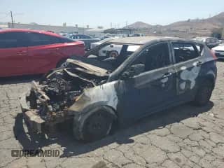 2016 Hyundai Accent SE z VIN KMHCT5AE2GU263925, wystawiony jako Copart lot #68394385 z przebiegiem Nie podano mil oraz Nie do naprawy • Non repairable. Historia ofert i sprzedaży dostępna na DreamBid. Obrazek 1.