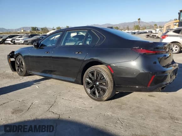 2024 BMW 7 Series 760i xDrive z VIN WBA33EJ01RCS87373, wystawiony jako Copart lot #46626315 z przebiegiem Nie podano mil oraz Szkoda całkowita • Salvage title. Historia ofert i sprzedaży dostępna na DreamBid. Obrazek 2.