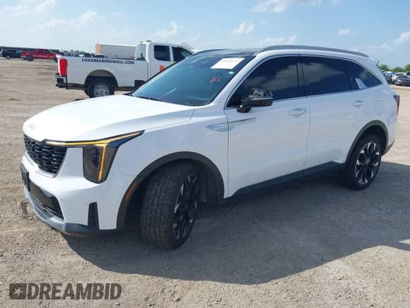 2025 Kia Sorento EX z VIN 5XYRH4JFXSG326301, wystawiony jako IAAI lot #42695332 z przebiegiem 19 187 mil mil oraz . Historia ofert i sprzedaży dostępna na DreamBid. Obrazek 2.