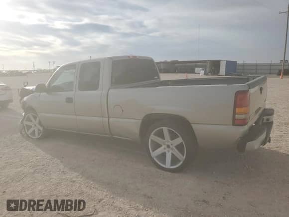 2003 GMC Sierra 1500 with VIN 2GTEC19V531385310, listed as a Copart auction lot 53729425 with 236,110 mi miles and Salvage title. Bid and sale history available at DreamBid. Image 2.
