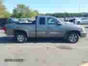 2006 Dodge Dakota SLT z VIN 1D7HE42KX6S560010, wystawiony jako IAAI lot #43198380 z przebiegiem 135 471 mil mil oraz . Historia ofert i sprzedaży dostępna na DreamBid. Obrazek 13.