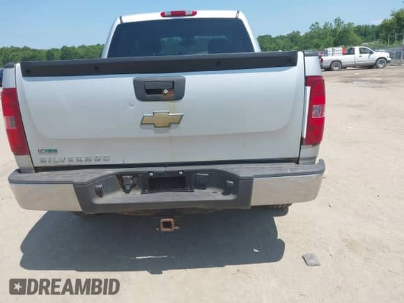 2011 Chevrolet Silverado 1500 LS z VIN 3GCPKREA4BG185697, wystawiony jako IAAI lot #42618742 z przebiegiem 189 082 mil mil oraz . Historia ofert i sprzedaży dostępna na DreamBid. Obrazek 16.