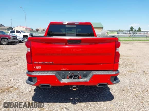 2020 Chevrolet Silverado 1500 RST z VIN 3GCUYEED1LG126855, wystawiony jako IAAI lot #42819335 z przebiegiem 82 684 mil mil oraz . Historia ofert i sprzedaży dostępna na DreamBid. Obrazek 16.
