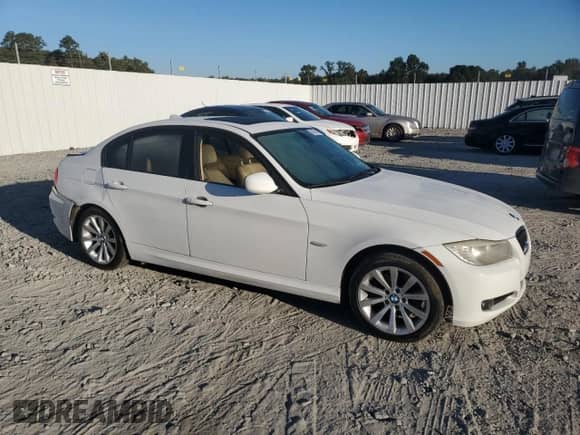 2011 BMW 3 Series 328i с VIN WBAPH7C50BA802226, выставлен на аукционе Copart как лот 86694145 с пробегом 103 997 миль миль и Списание • Salvage title. История ставок и продаж доступна на DreamBid. Изображение 4.