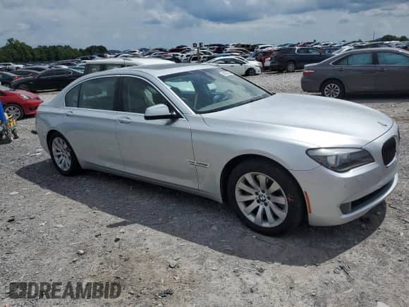 2011 BMW 7 Series 750Li xDrive z VIN WBAKC8C50BC433869, wystawiony jako Copart lot #64087635 z przebiegiem 122 173 mil mil oraz Szkoda całkowita • Salvage title. Historia ofert i sprzedaży dostępna na DreamBid. Obrazek 4.