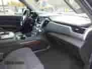 2015 Chevrolet Tahoe LS z VIN 1GNSKAKC6FR578745, wystawiony jako IAAI lot #43481431 z przebiegiem 452 330 mil mil oraz . Historia ofert i sprzedaży dostępna na DreamBid. Obrazek 5.